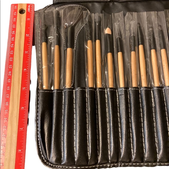 SOLD NEW 30 piece Makeup Brush Set in Carrying travel storage case - Picture 10 of 10